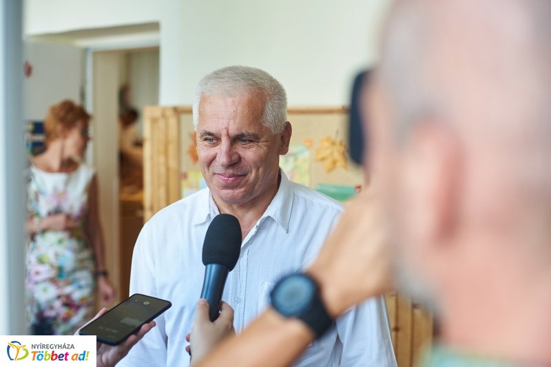 Tanszercsomag osztás a Vécsey iskolában