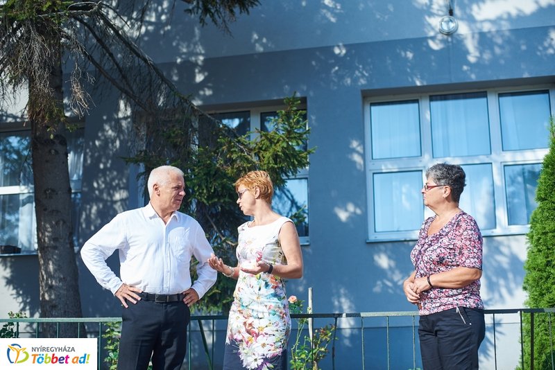 Tanszercsomag osztás a Vécsey iskolában