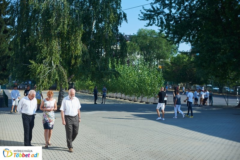 Tanszercsomag osztás a Vécsey iskolában