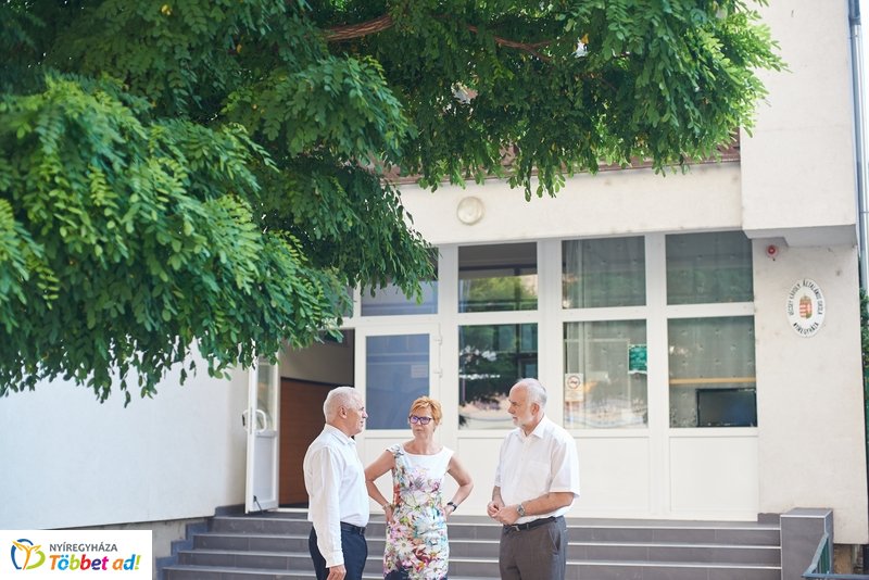 Tanszercsomag osztás a Vécsey iskolában