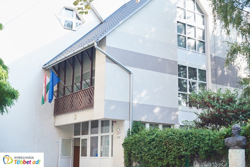 Tanszercsomag osztás a Vécsey iskolában