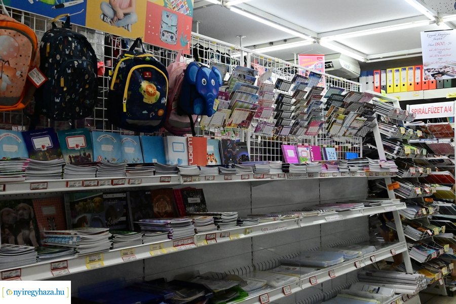 Tanszervásár iskolakezdés előtt 2024