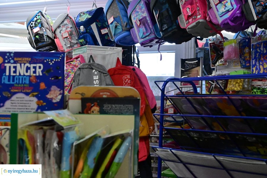 Tanszervásár iskolakezdés előtt 2024