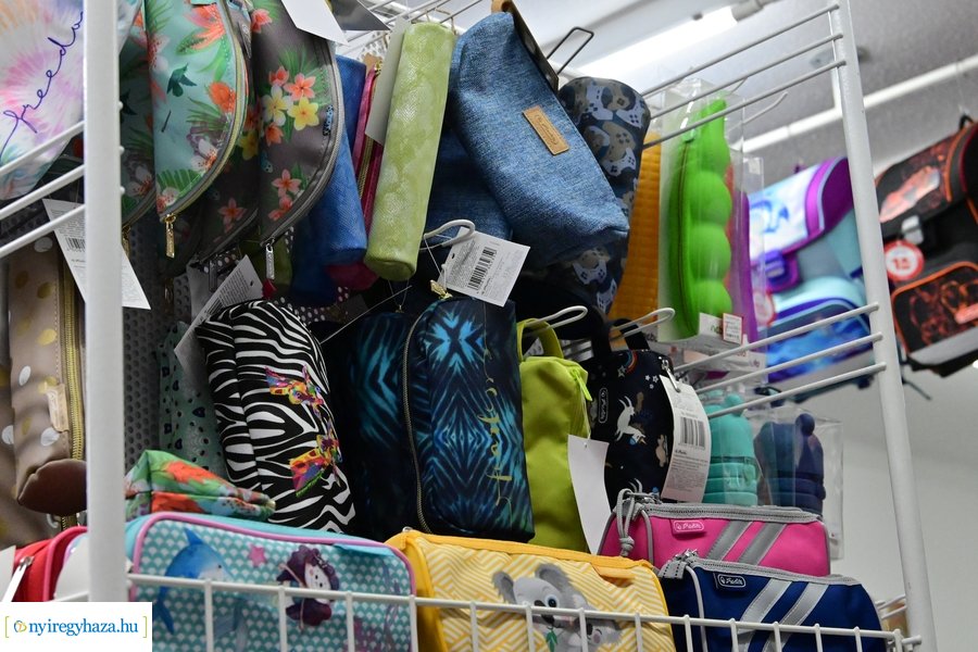 Tanszervásár iskolakezdés előtt 2024