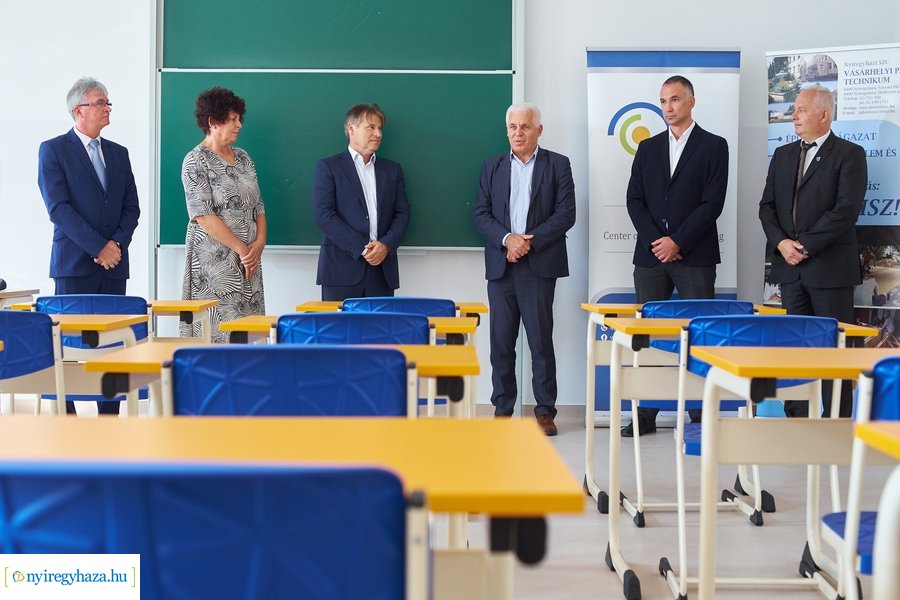 Tanterem átadó az ÉVISZ-ben