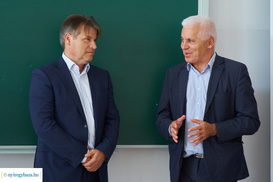 Tanterem átadó az ÉVISZ-ben