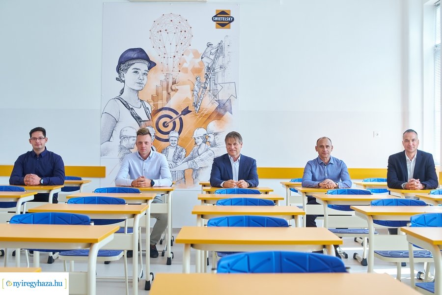 Tanterem átadó az ÉVISZ-ben