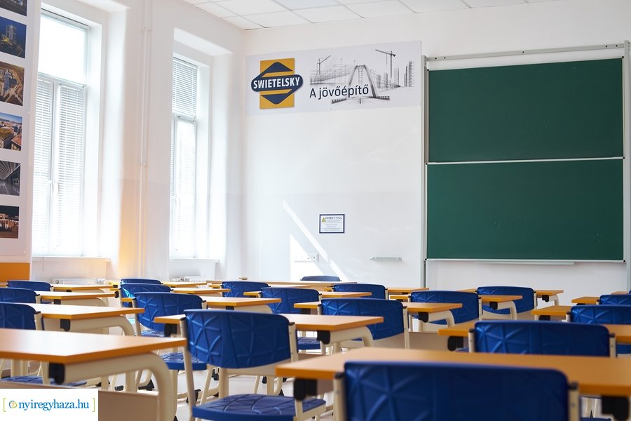 Tanterem átadó az ÉVISZ-ben