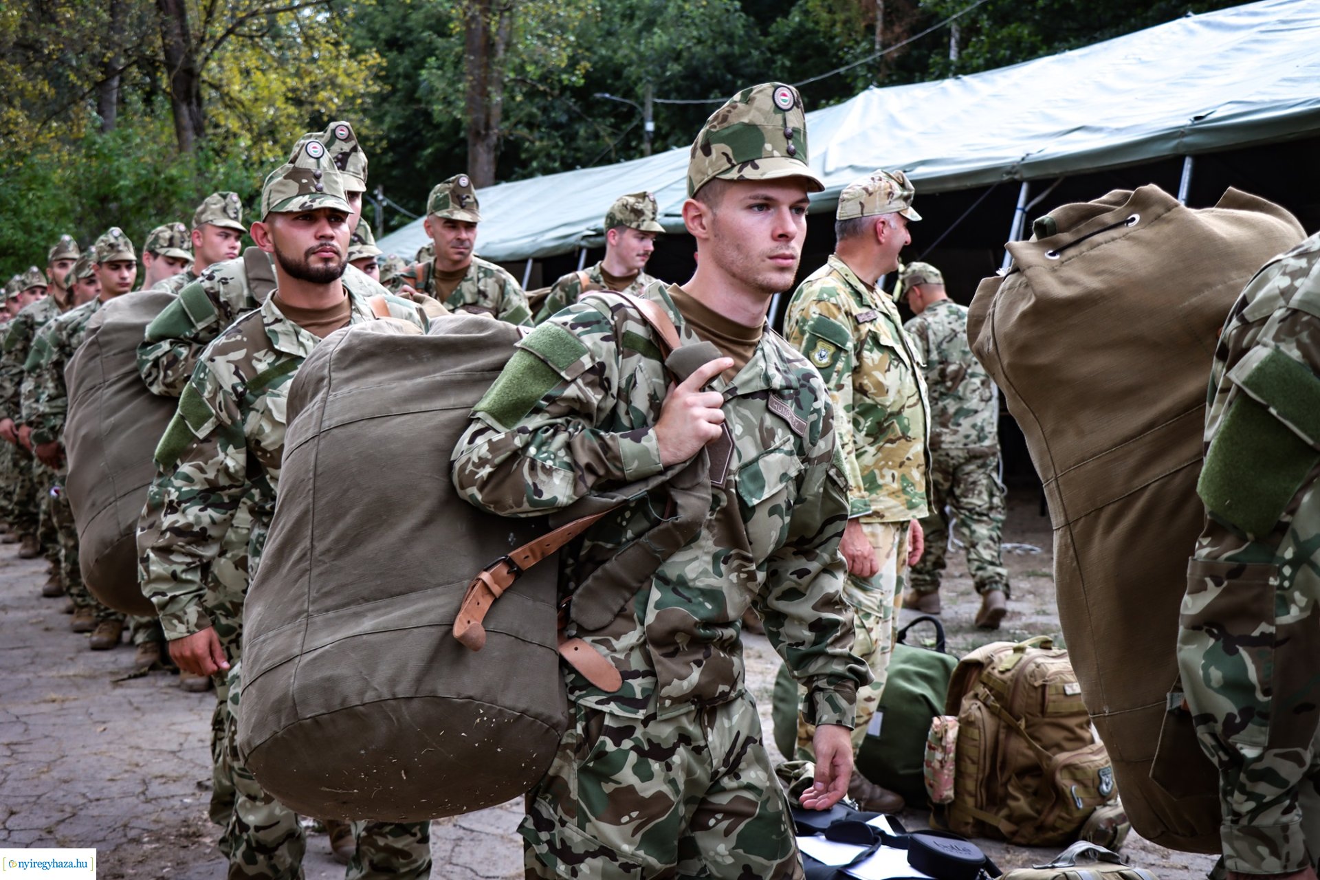 Tartalékos katonák is segítik az árvízi védekezést
