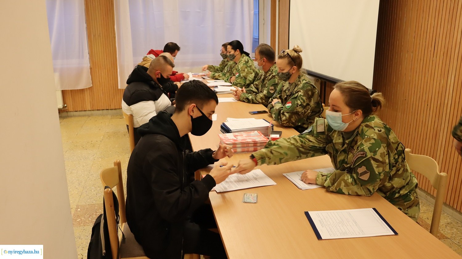 Tartalékos katonák vonultak be a Damjanich laktanyába