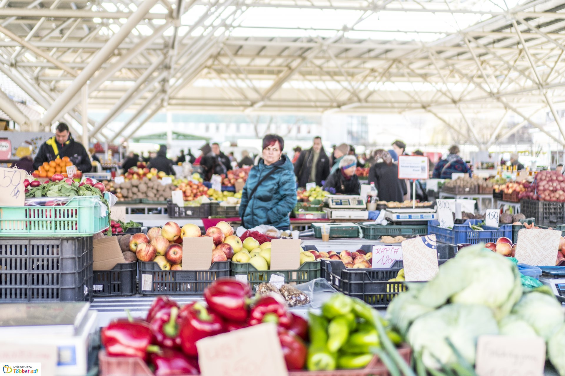 Tavaszi pillanatok a Búza téri piaccsarnokban