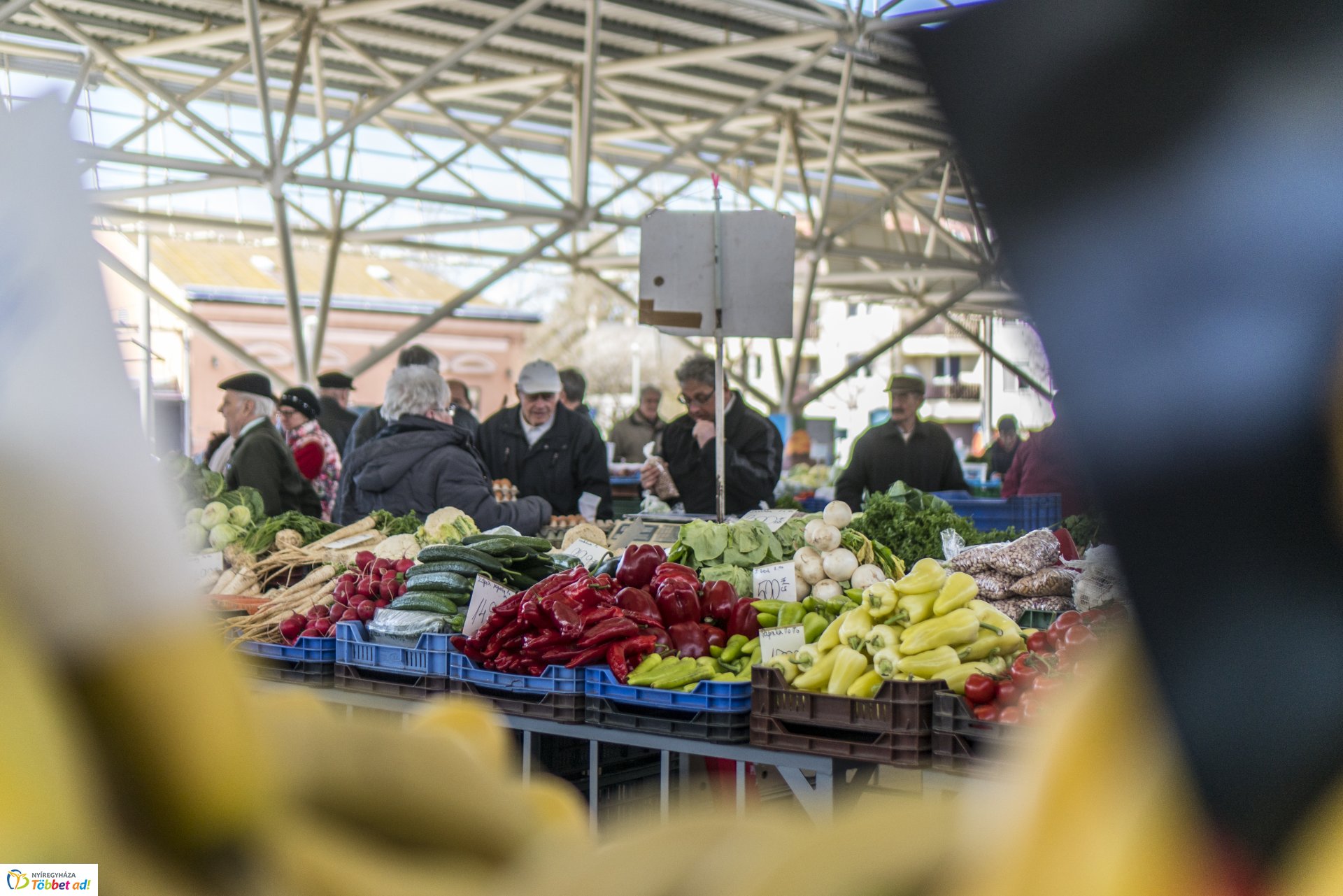 Tavaszi pillanatok a Búza téri piaccsarnokban