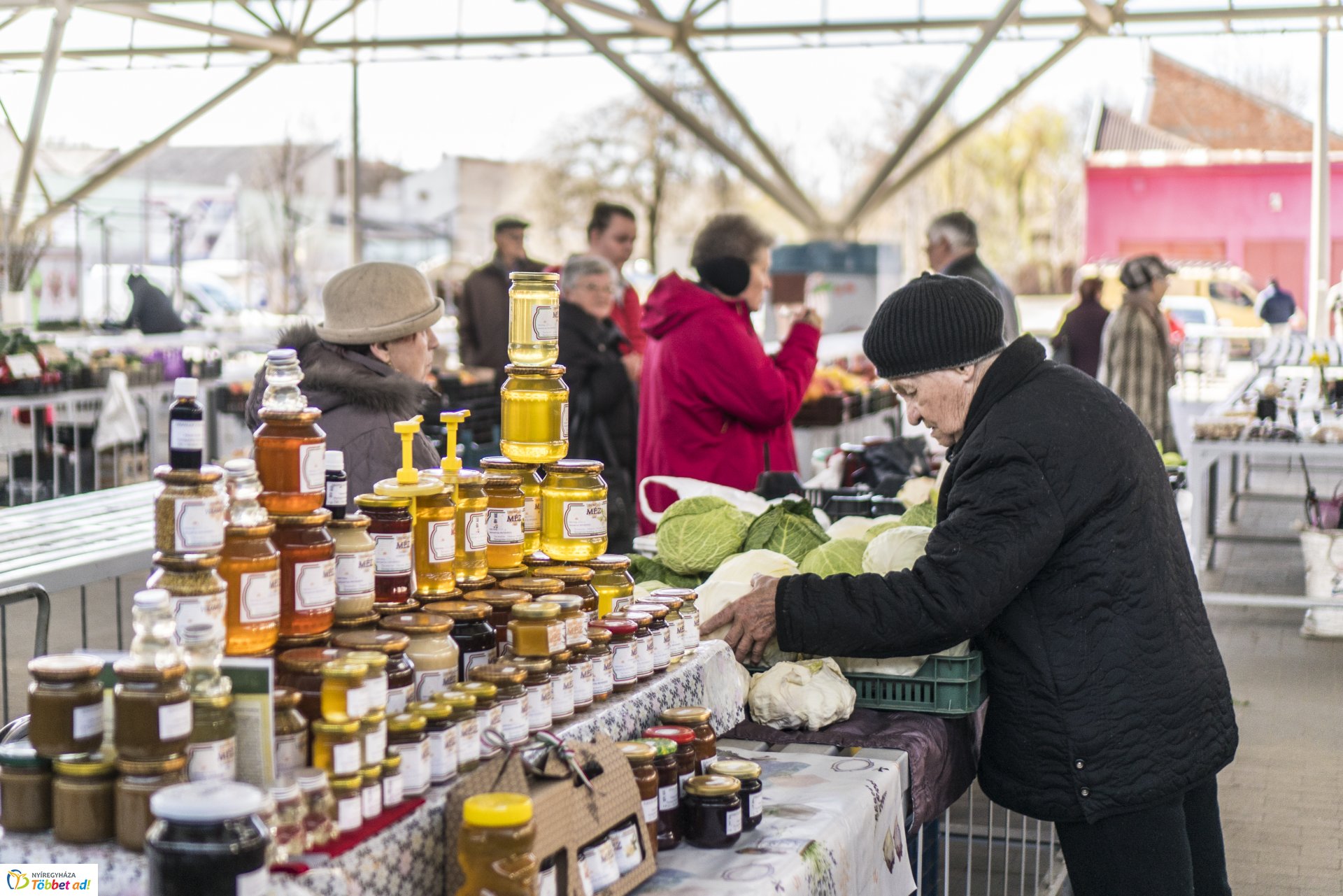 Tavaszi pillanatok a Búza téri piaccsarnokban