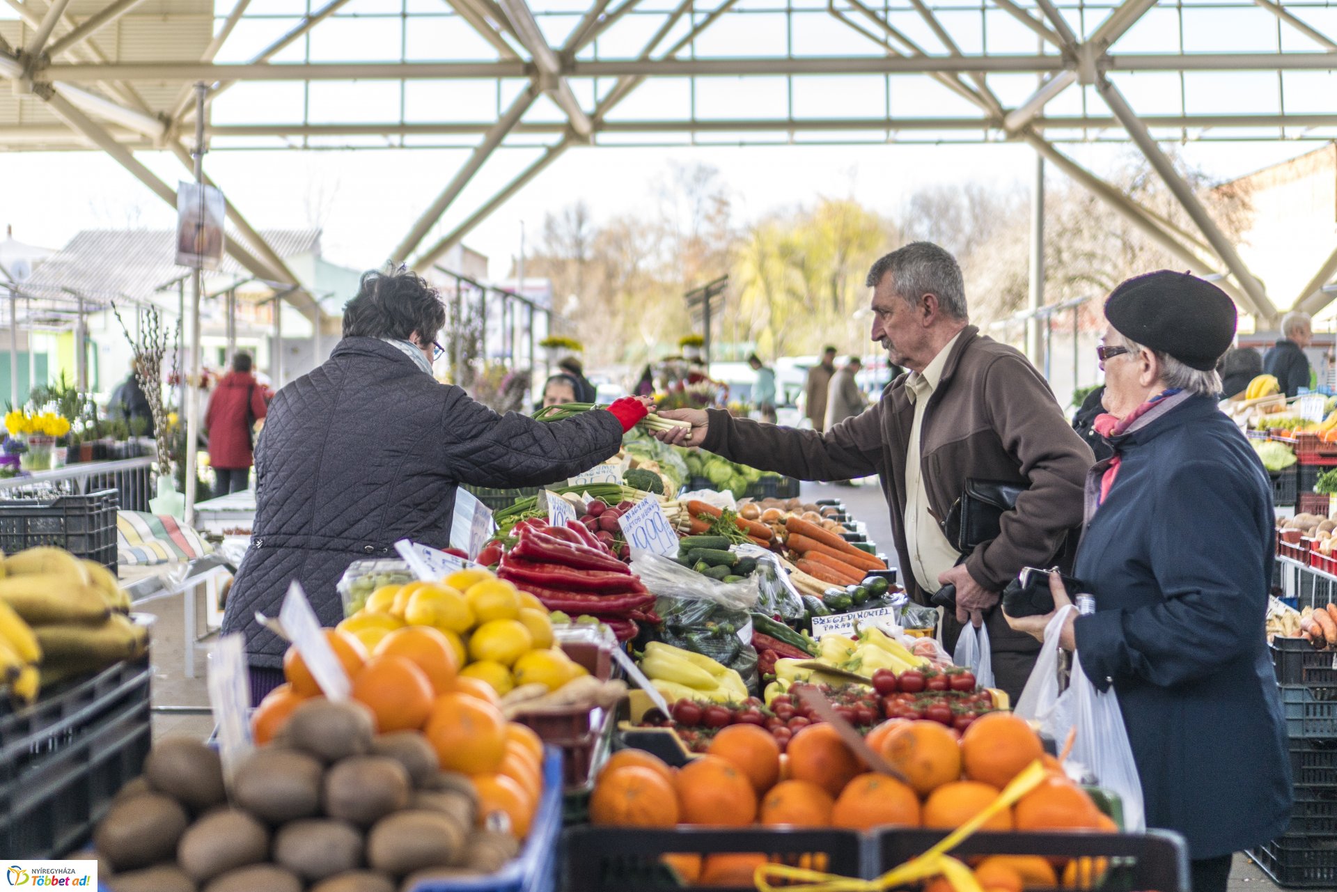 Tavaszi pillanatok a Búza téri piaccsarnokban