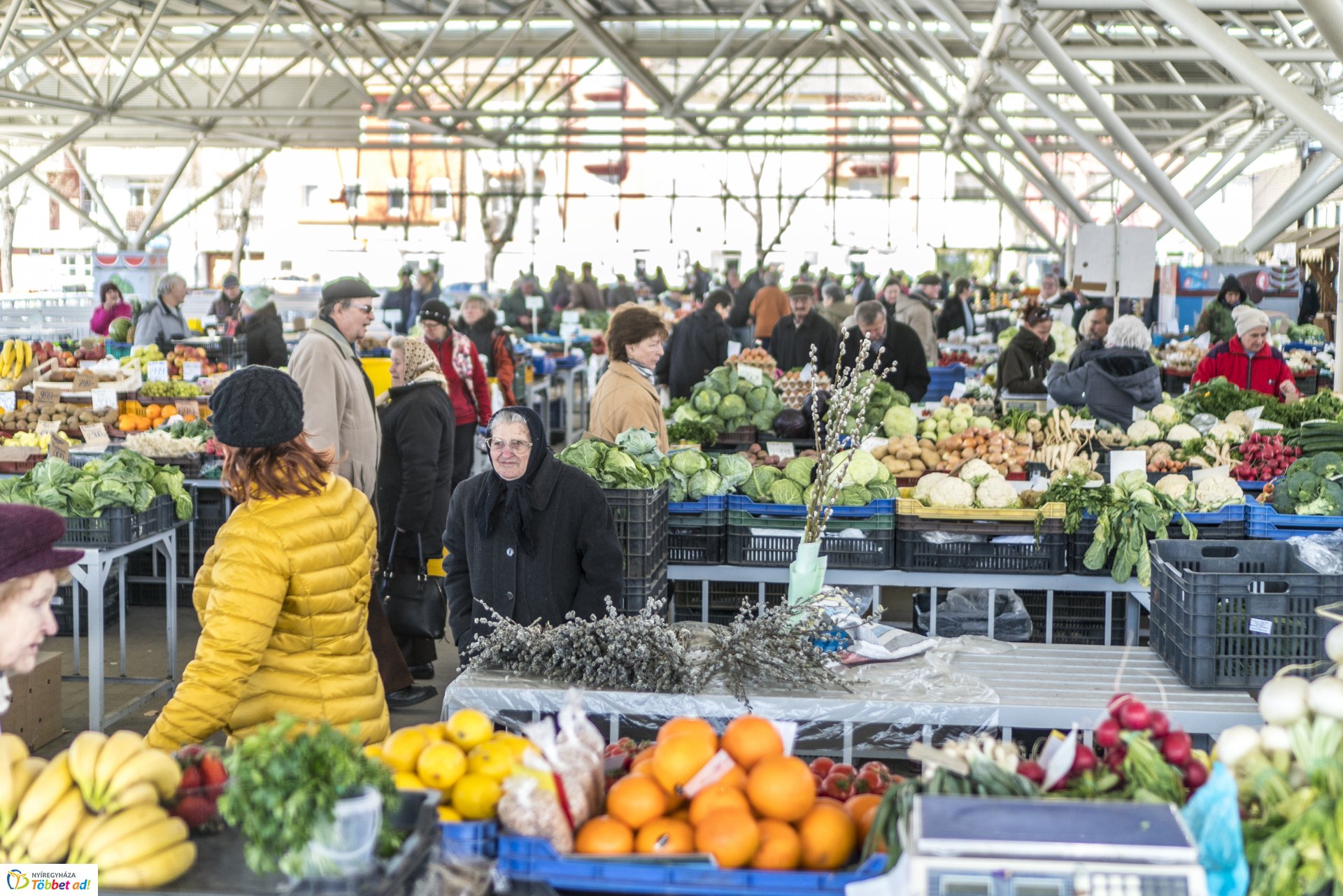 Tavaszi pillanatok a Búza téri piaccsarnokban