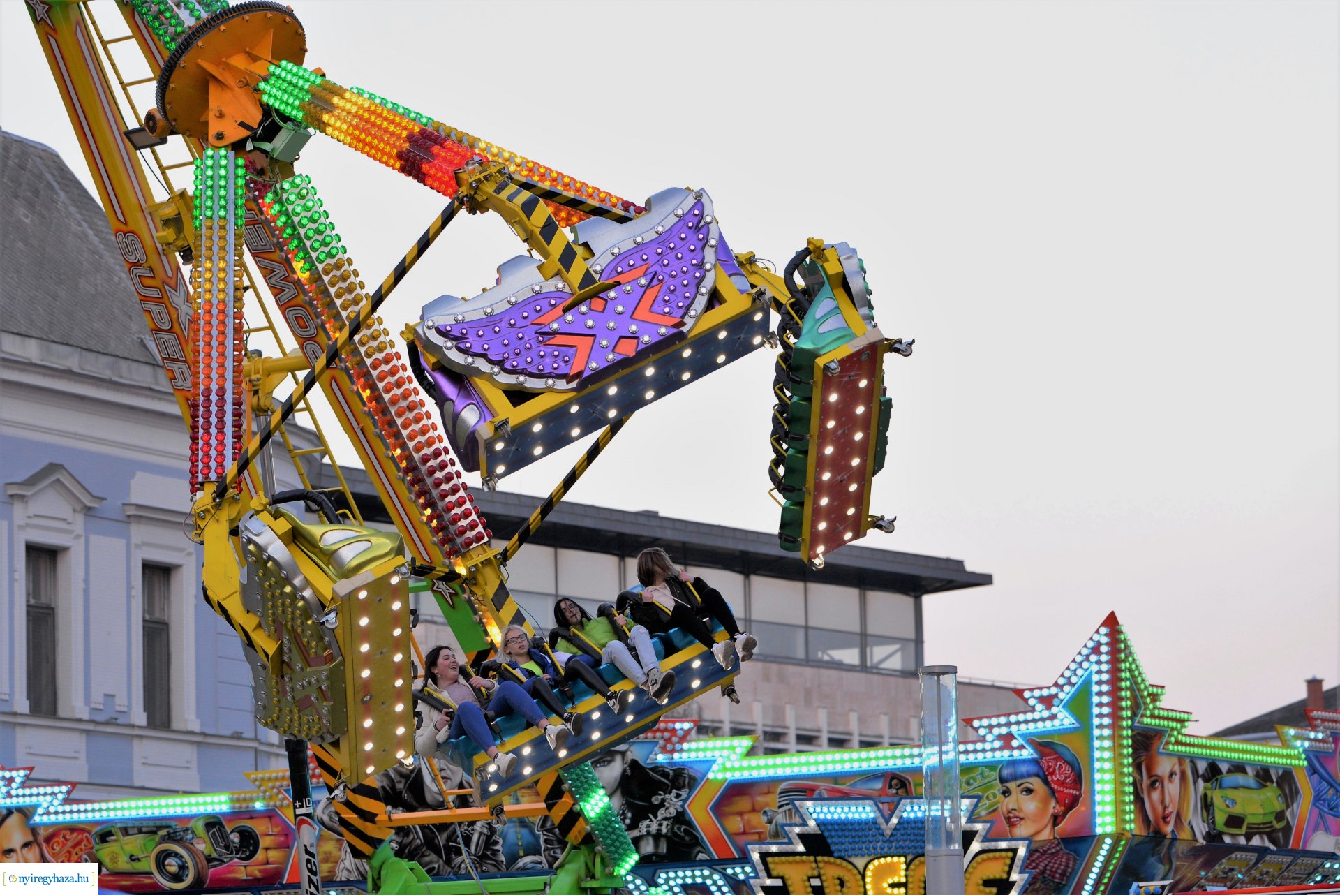 Tavaszi vásár  - Mentha Project koncert a Kossuth téren