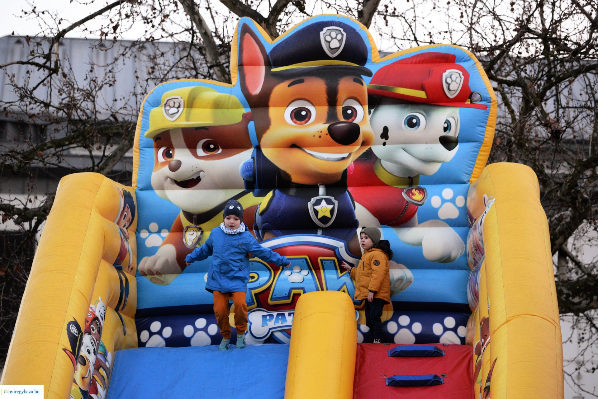 Tavaszi vásár  - Mentha Project koncert a Kossuth téren