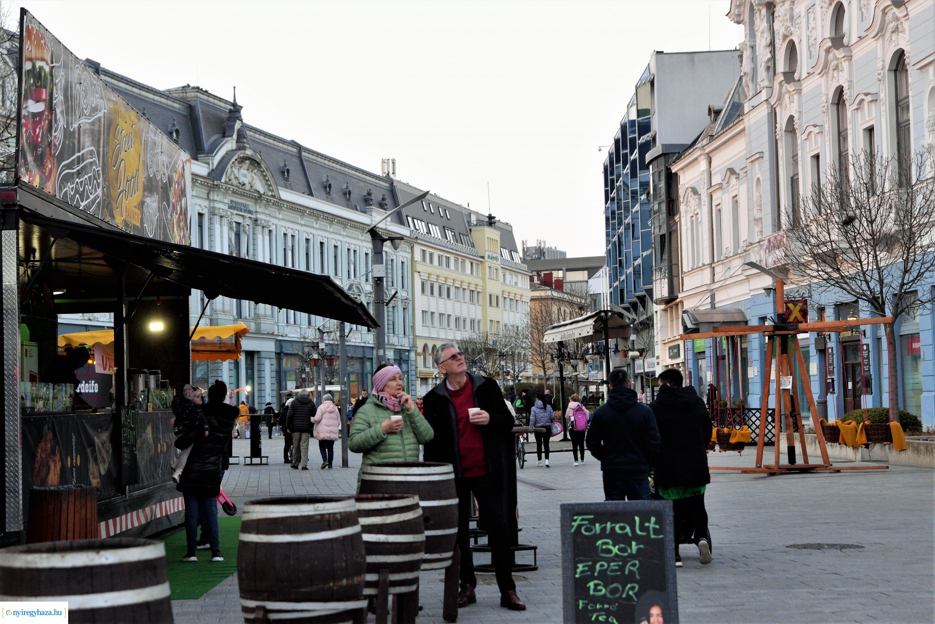 Tavaszi vásár  - Mentha Project koncert a Kossuth téren