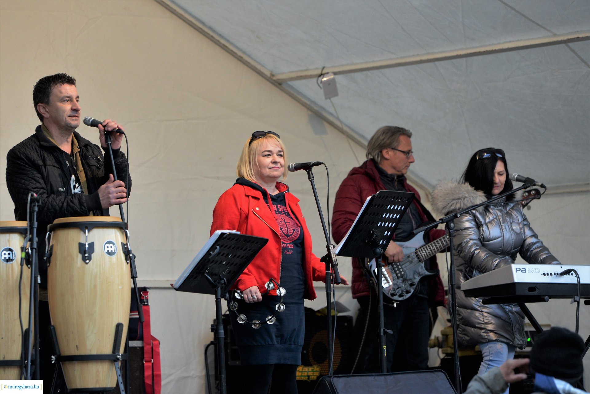 Tavaszi vásár  - Mentha Project koncert a Kossuth téren