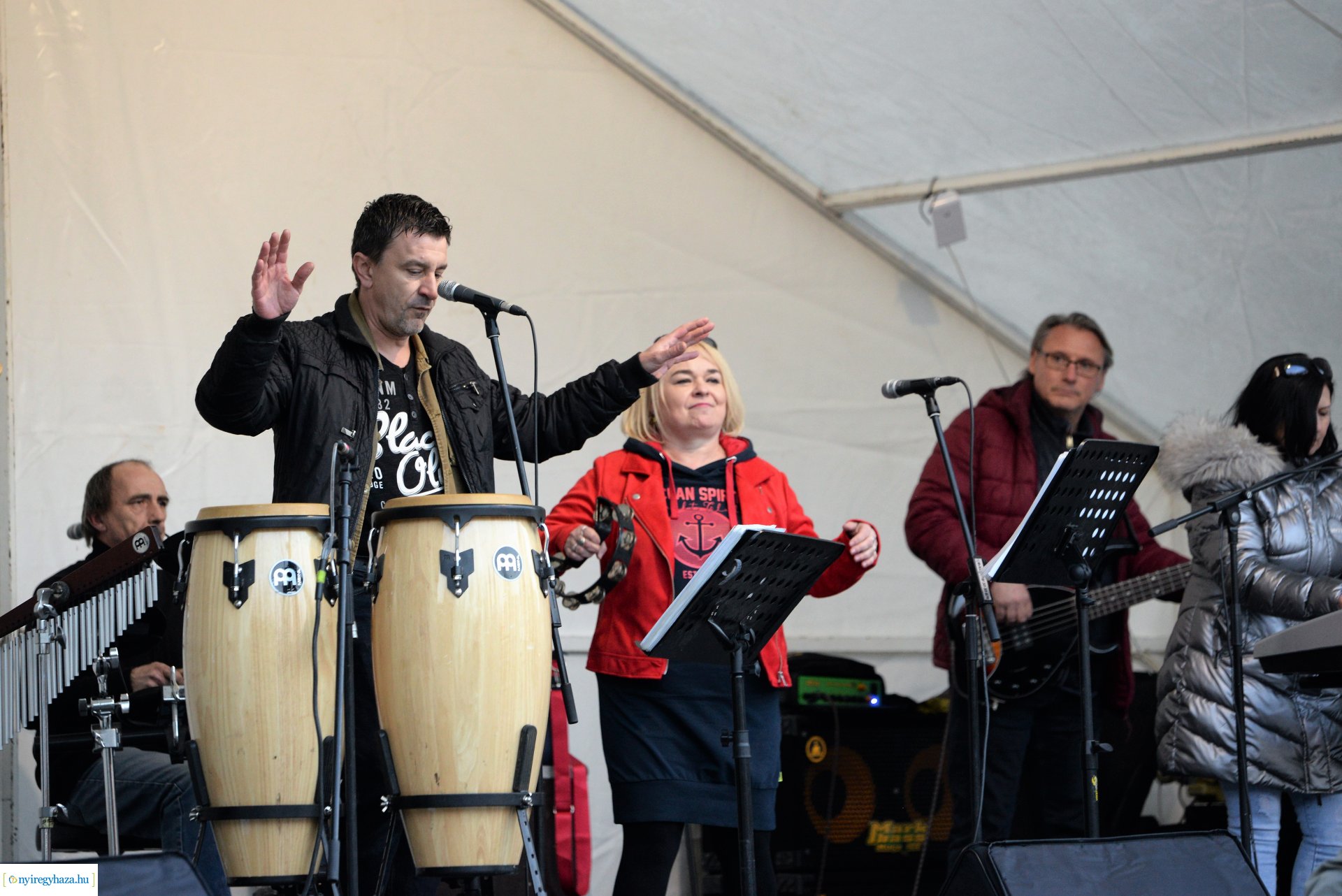 Tavaszi vásár  - Mentha Project koncert a Kossuth téren