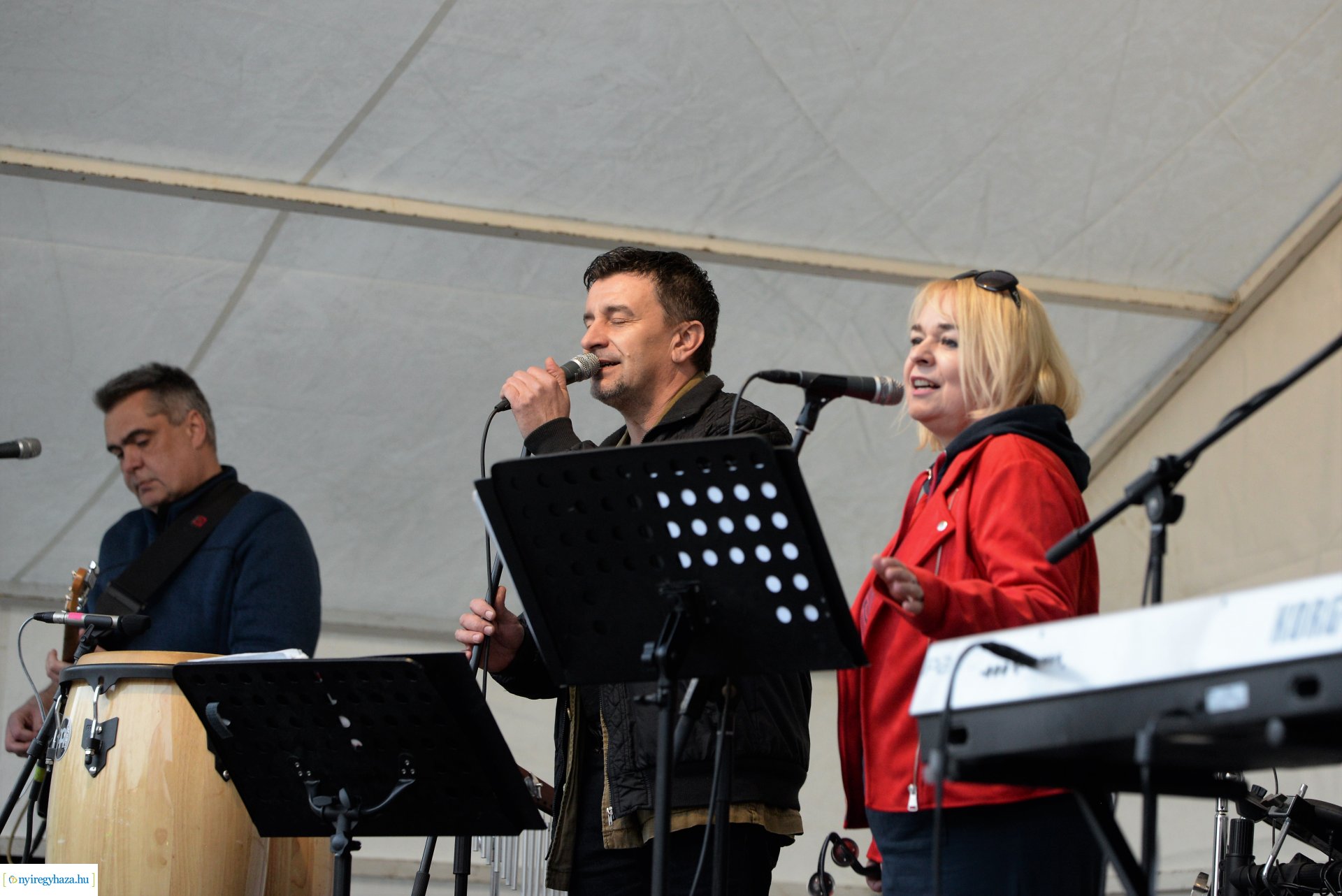 Tavaszi vásár  - Mentha Project koncert a Kossuth téren