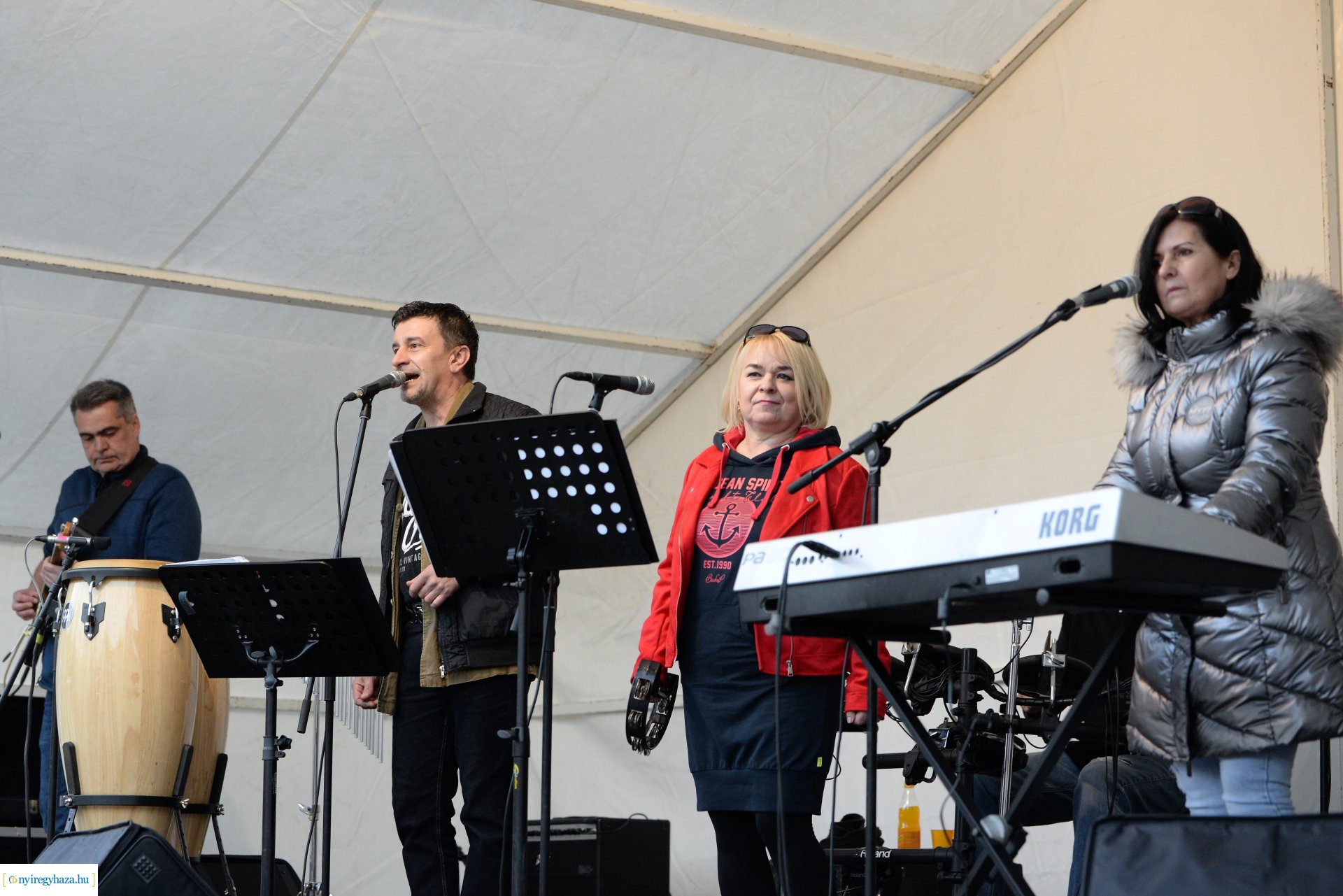 Tavaszi vásár  - Mentha Project koncert a Kossuth téren