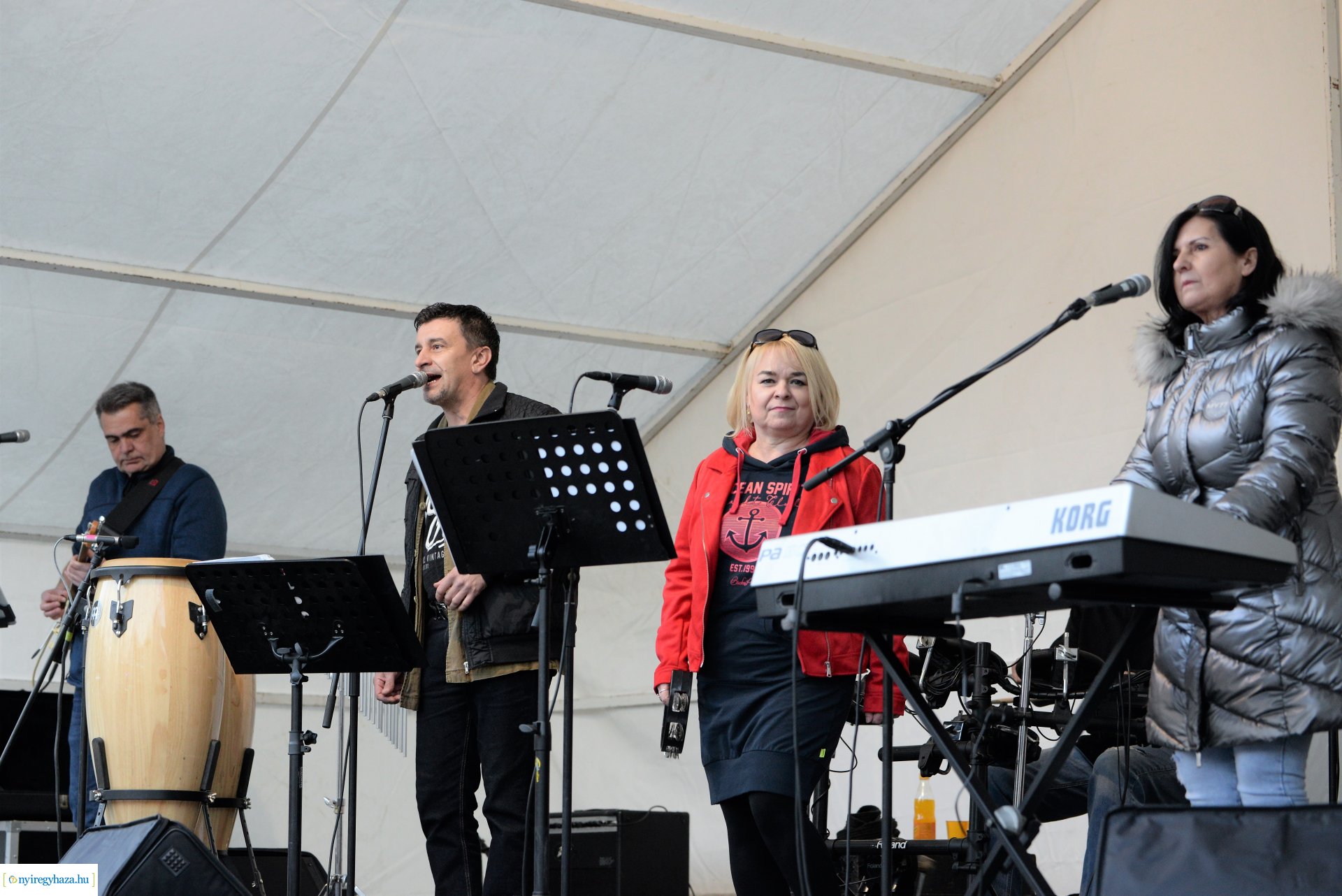 Tavaszi vásár  - Mentha Project koncert a Kossuth téren