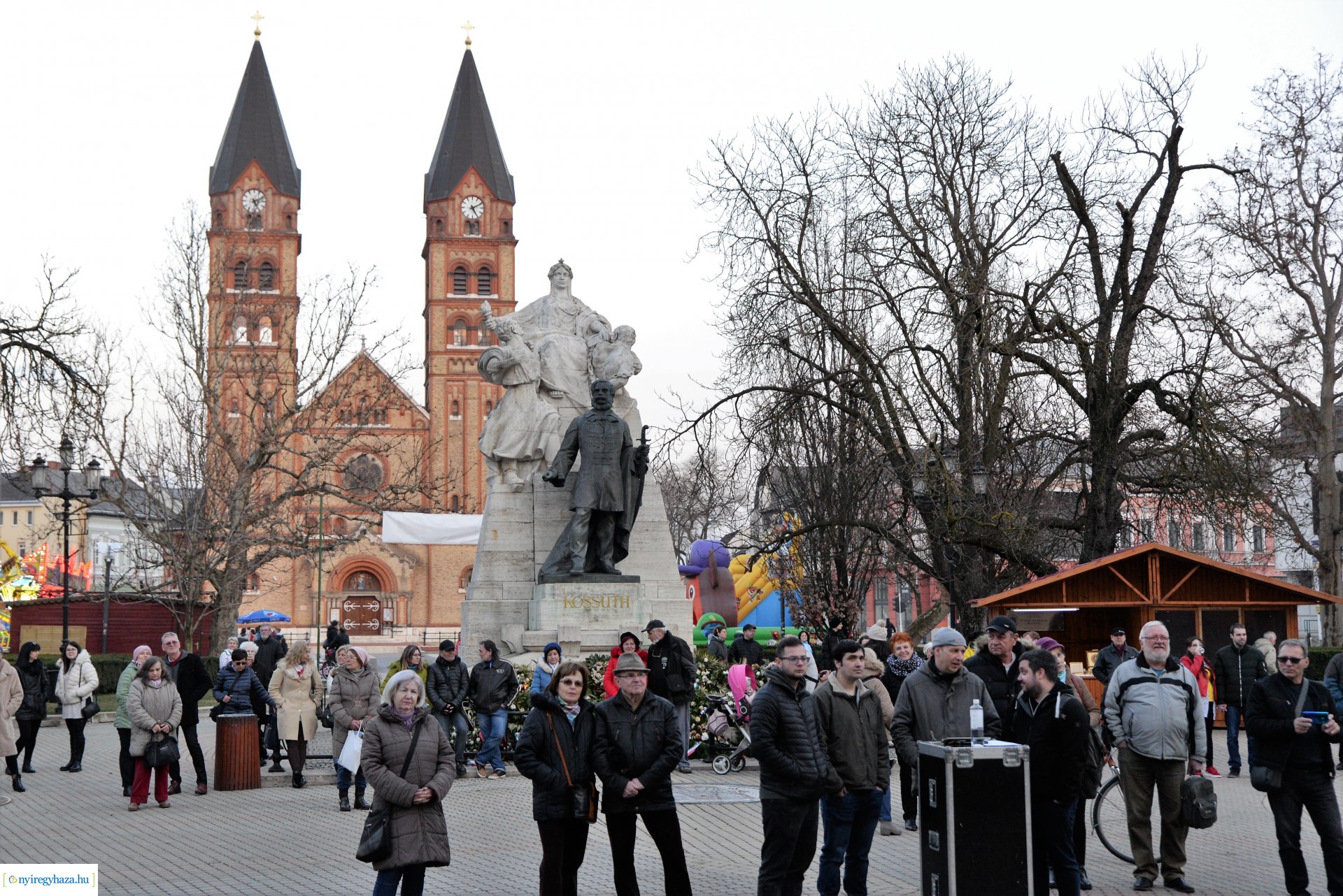Tavaszi vásár  - Mentha Project koncert a Kossuth téren