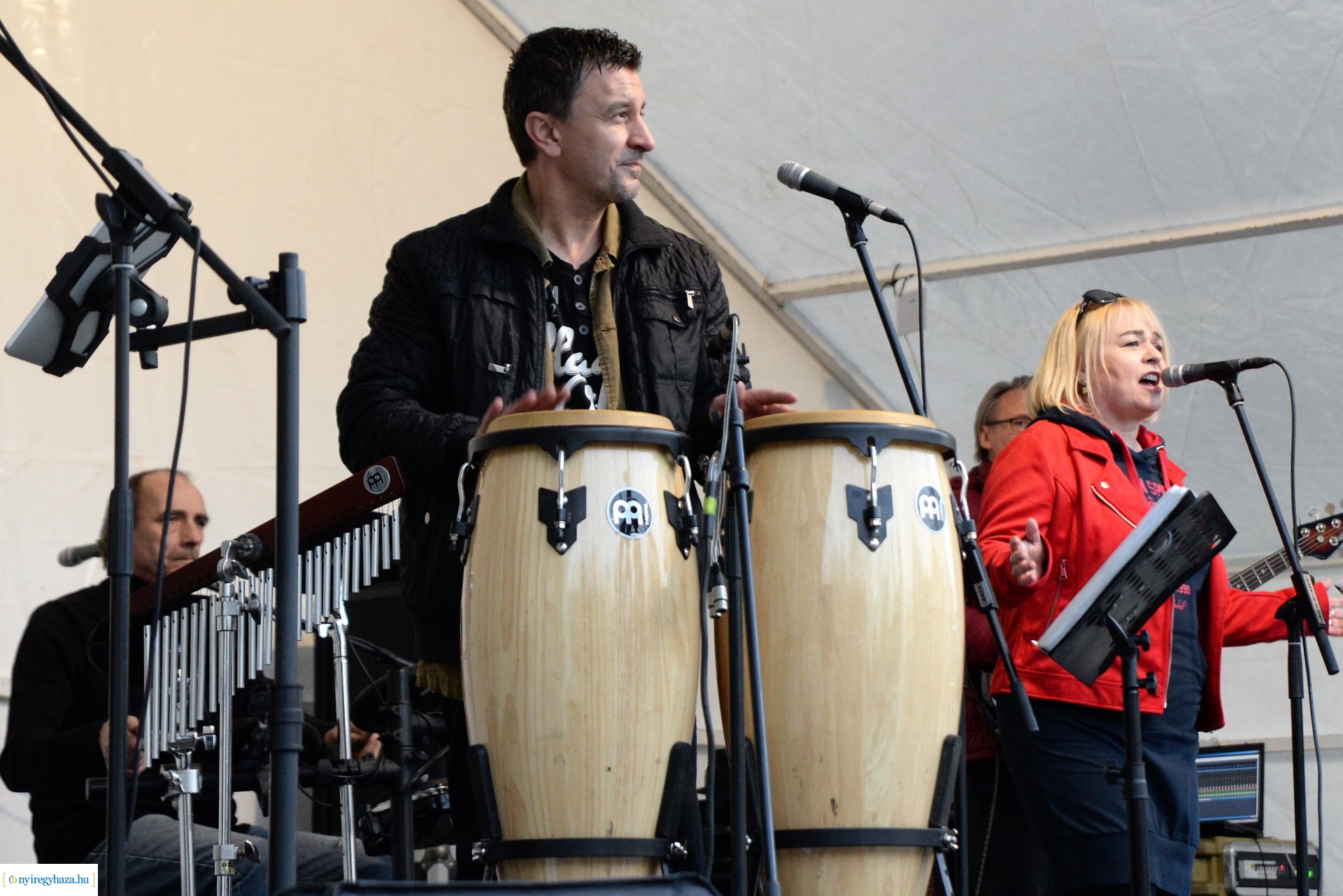 Tavaszi vásár  - Mentha Project koncert a Kossuth téren