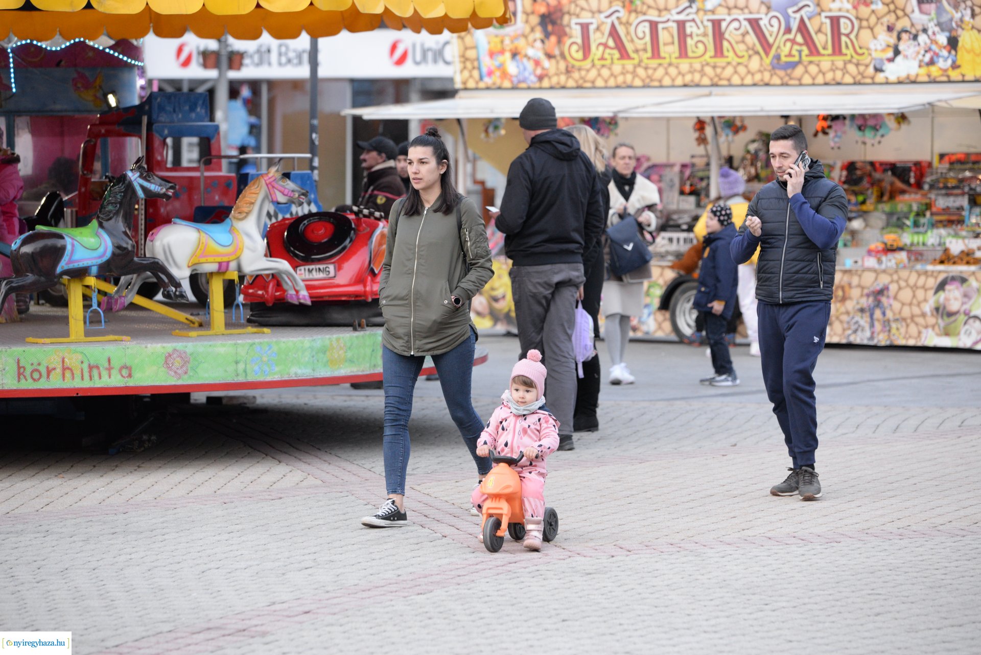 Tavaszi vásár  - Mentha Project koncert a Kossuth téren