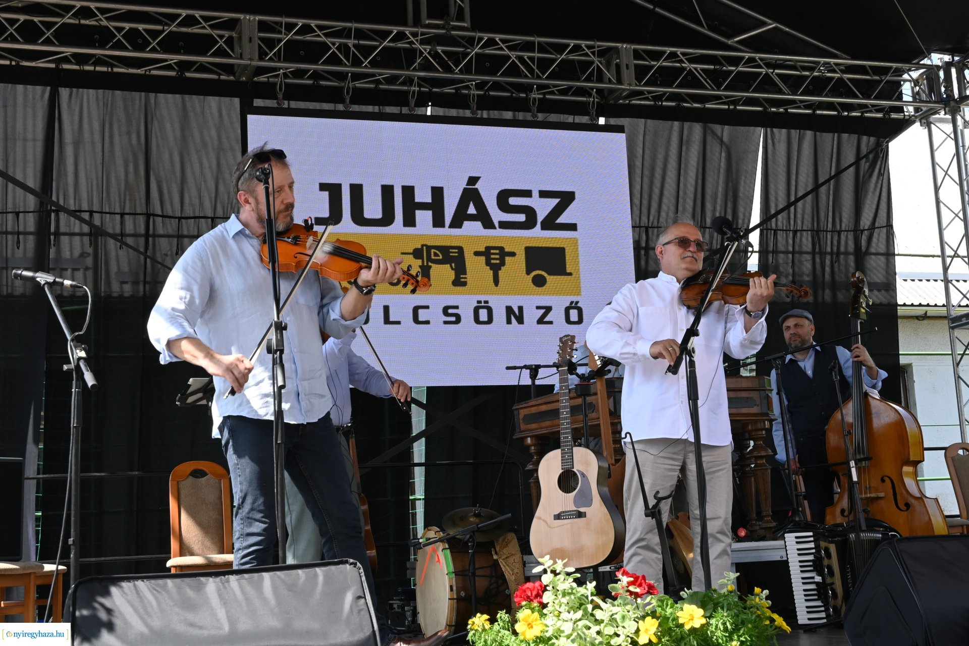 Tavaszi zsibongó és Népzenei Fesztivál Sóstóhegyen 