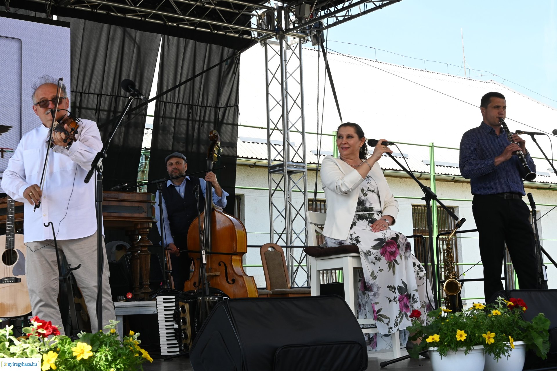 Tavaszi zsibongó és Népzenei Fesztivál Sóstóhegyen 