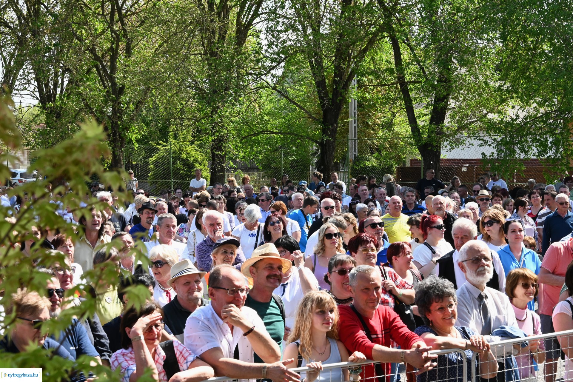 Tavaszi zsibongó és Népzenei Fesztivál Sóstóhegyen 