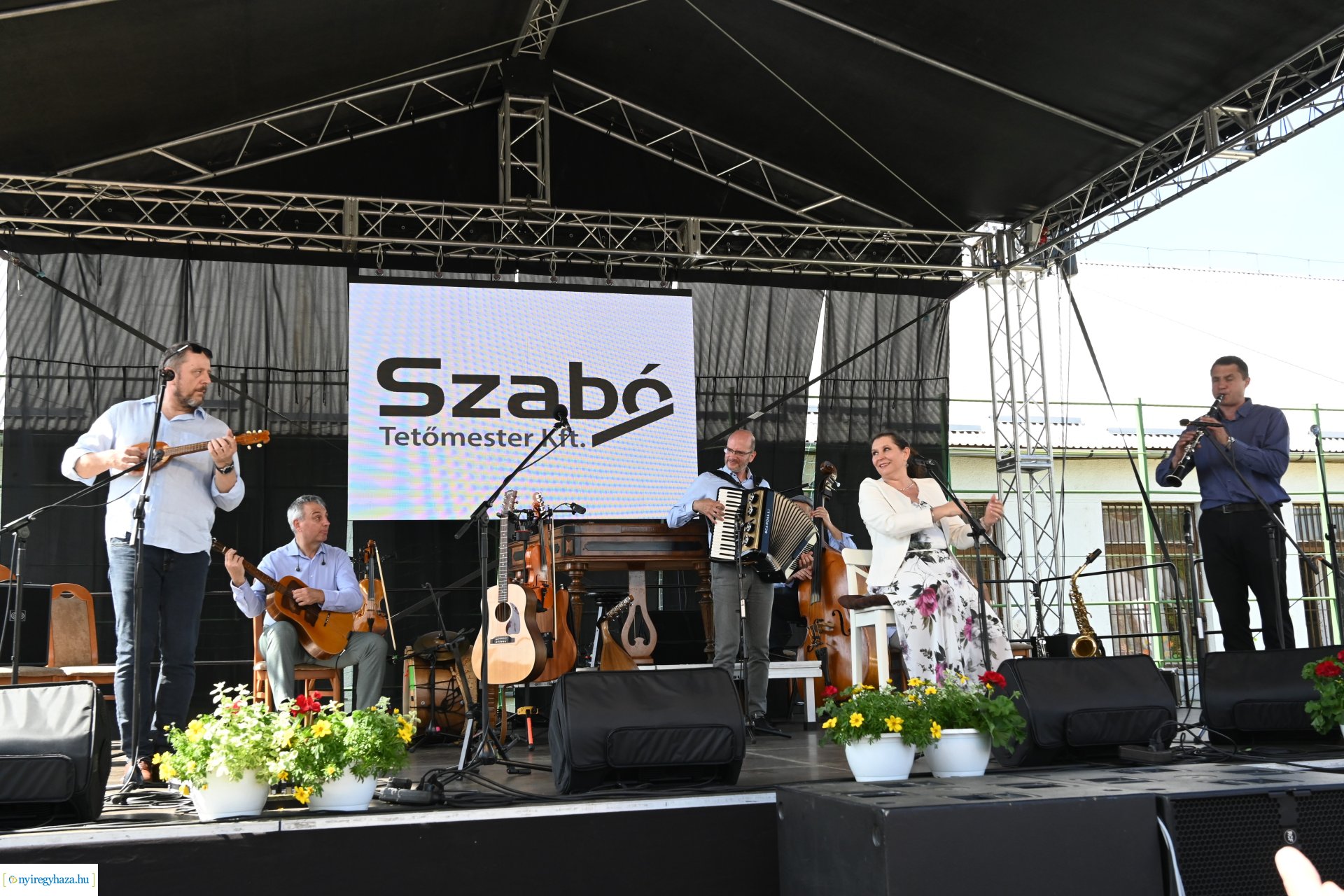 Tavaszi zsibongó és Népzenei Fesztivál Sóstóhegyen 