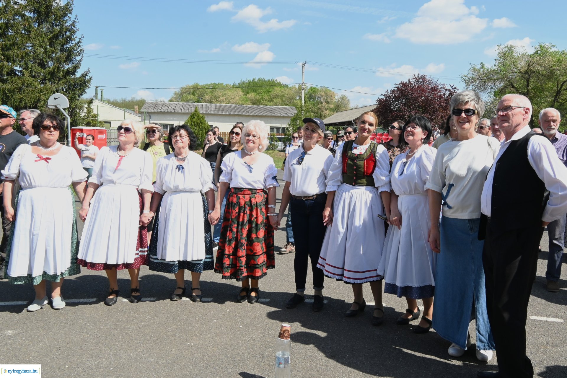 Tavaszi zsibongó és Népzenei Fesztivál Sóstóhegyen 