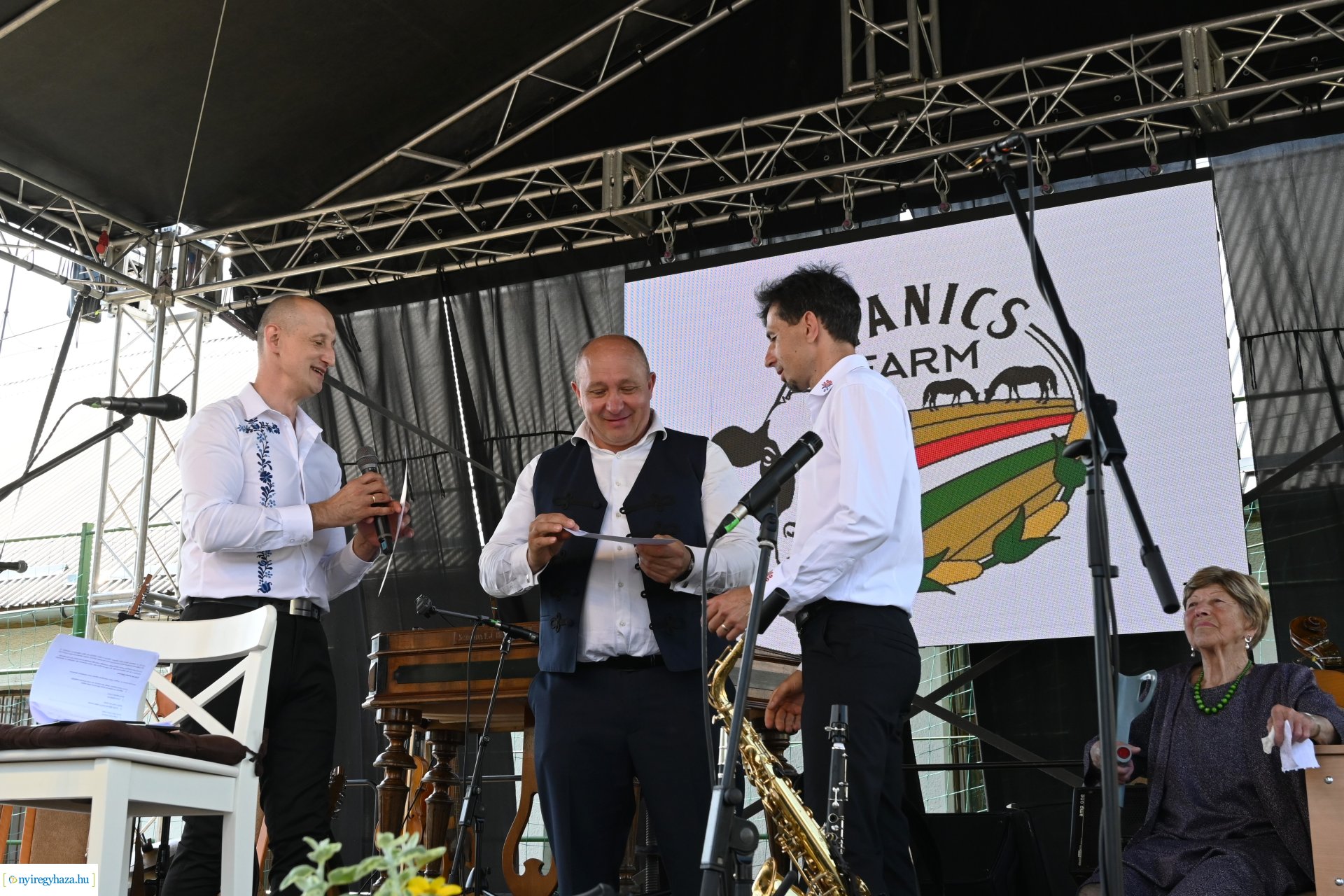 Tavaszi zsibongó és Népzenei Fesztivál Sóstóhegyen 