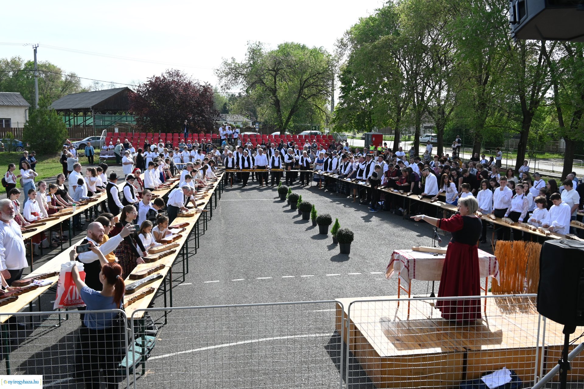 Tavaszi zsibongó és Népzenei Fesztivál Sóstóhegyen 