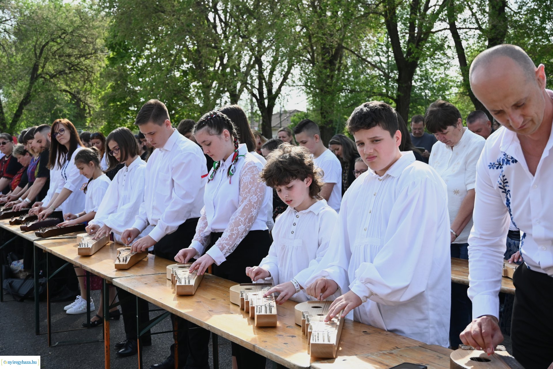 Tavaszi zsibongó és Népzenei Fesztivál Sóstóhegyen 