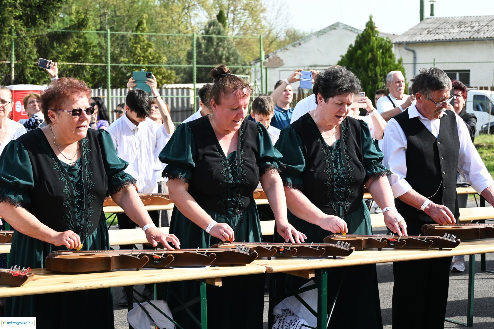 Tavaszi zsibongó és Népzenei Fesztivál Sóstóhegyen 