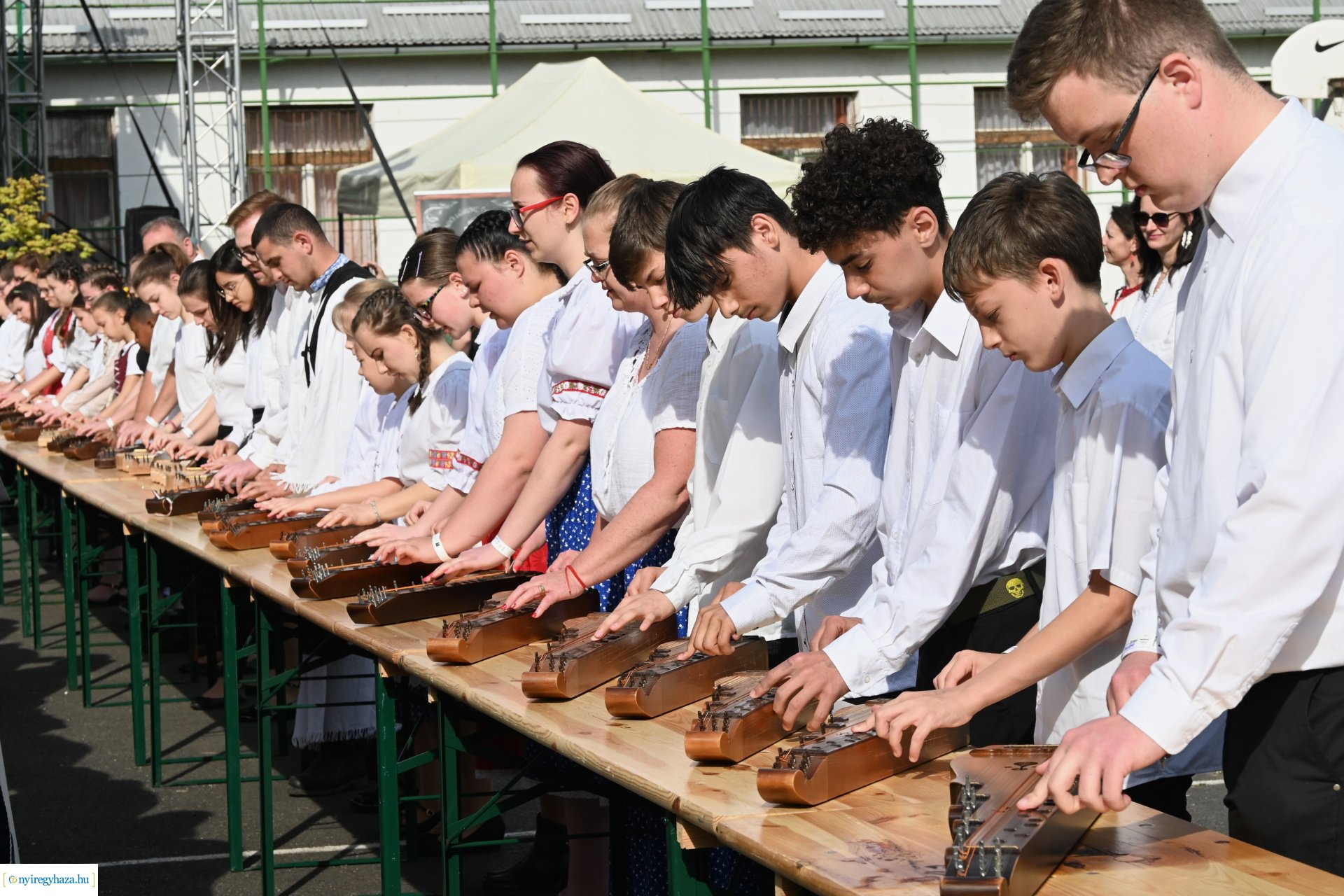 Tavaszi zsibongó és Népzenei Fesztivál Sóstóhegyen 