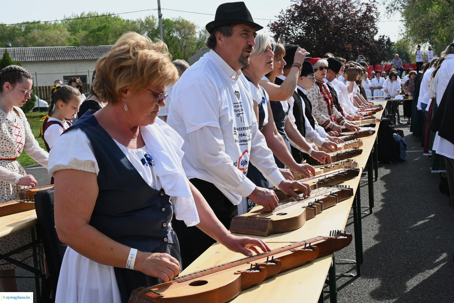 Tavaszi zsibongó és Népzenei Fesztivál Sóstóhegyen 