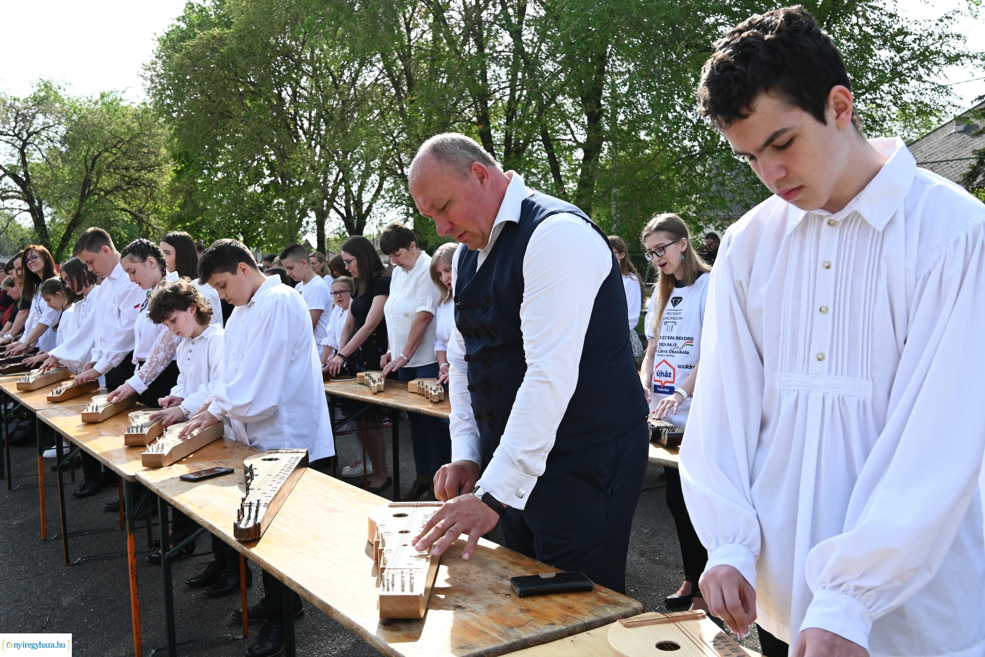 Tavaszi zsibongó és Népzenei Fesztivál Sóstóhegyen 