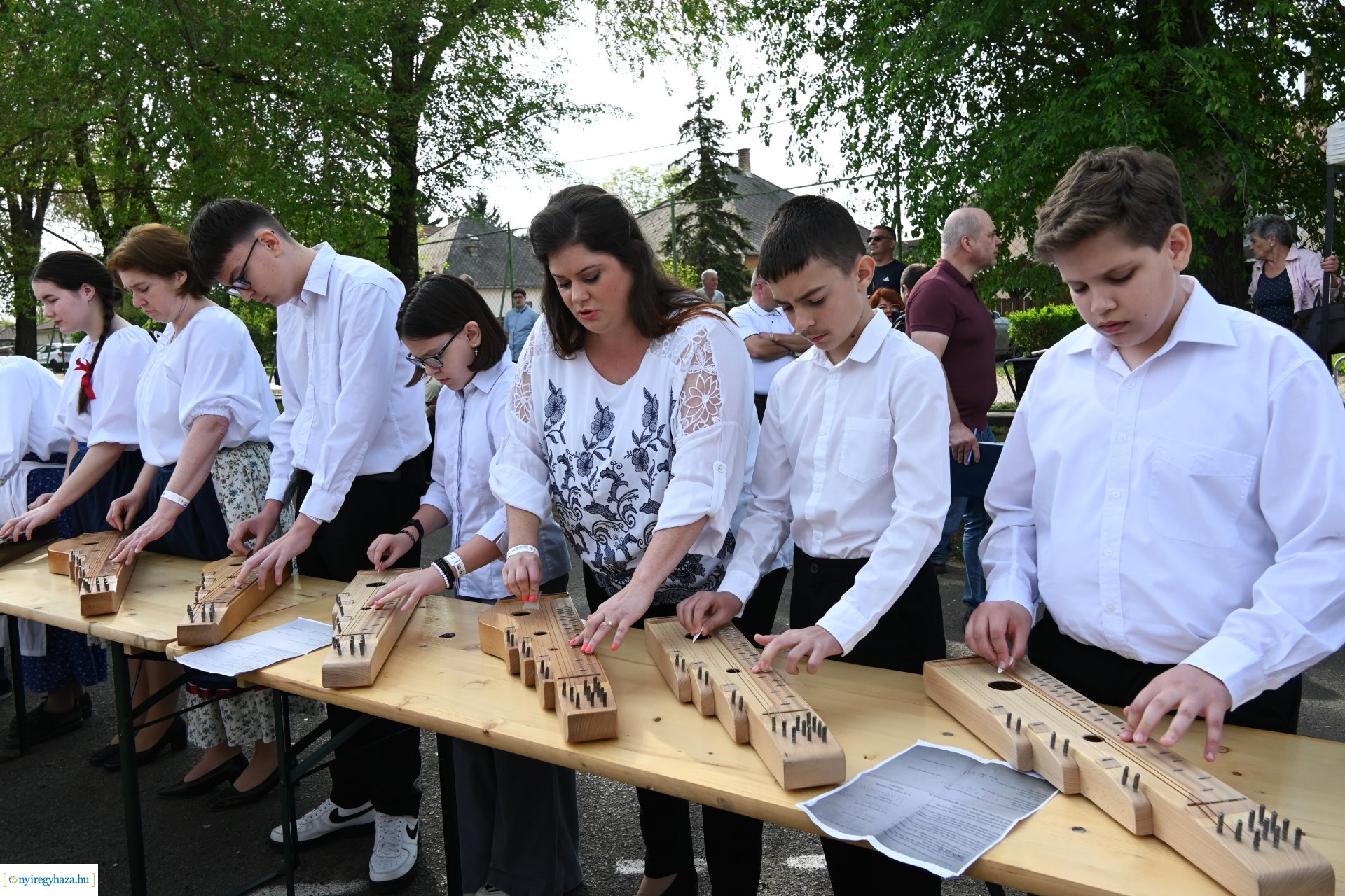 Tavaszi zsibongó és Népzenei Fesztivál Sóstóhegyen 