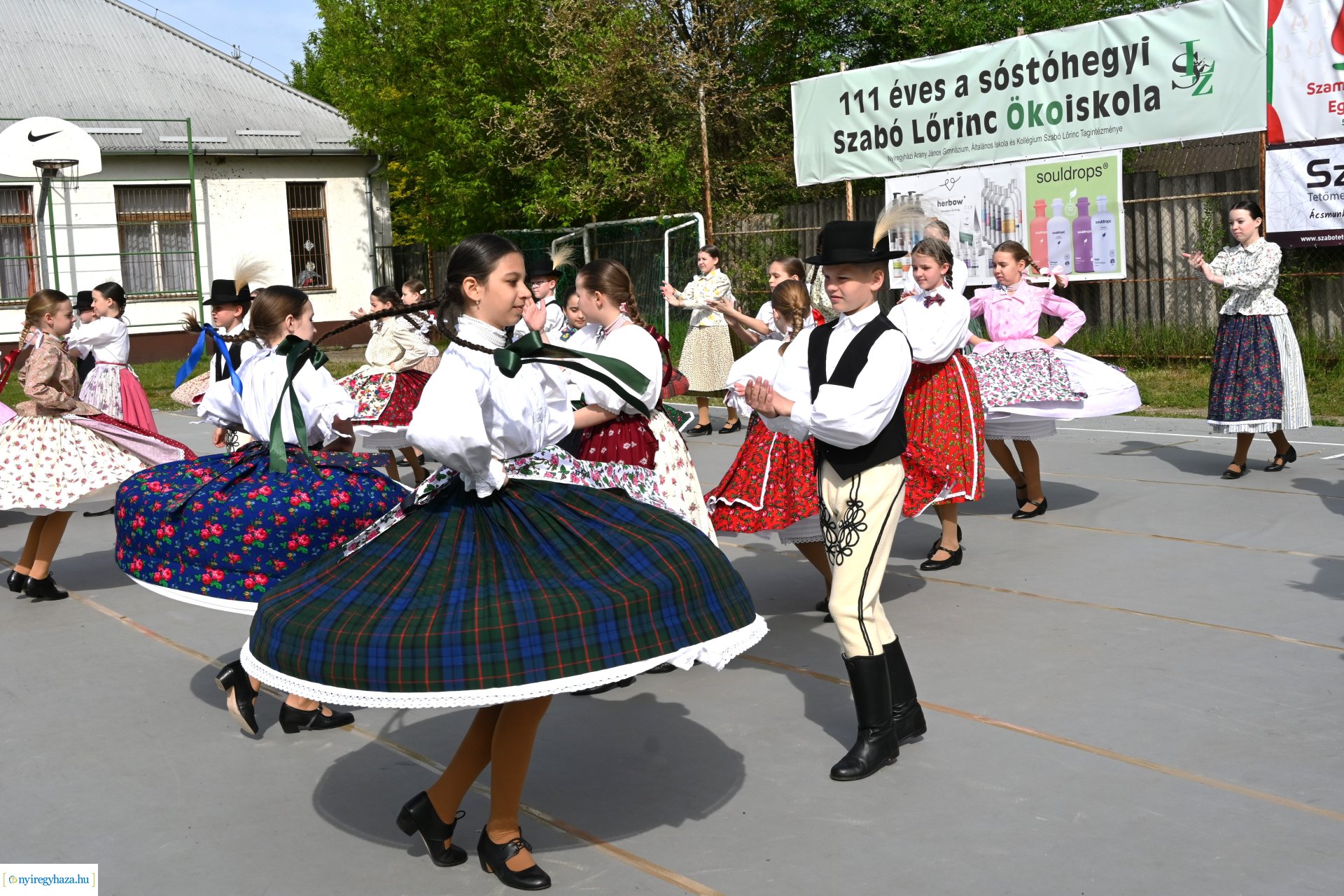Tavaszi zsibongó és Népzenei Fesztivál Sóstóhegyen 