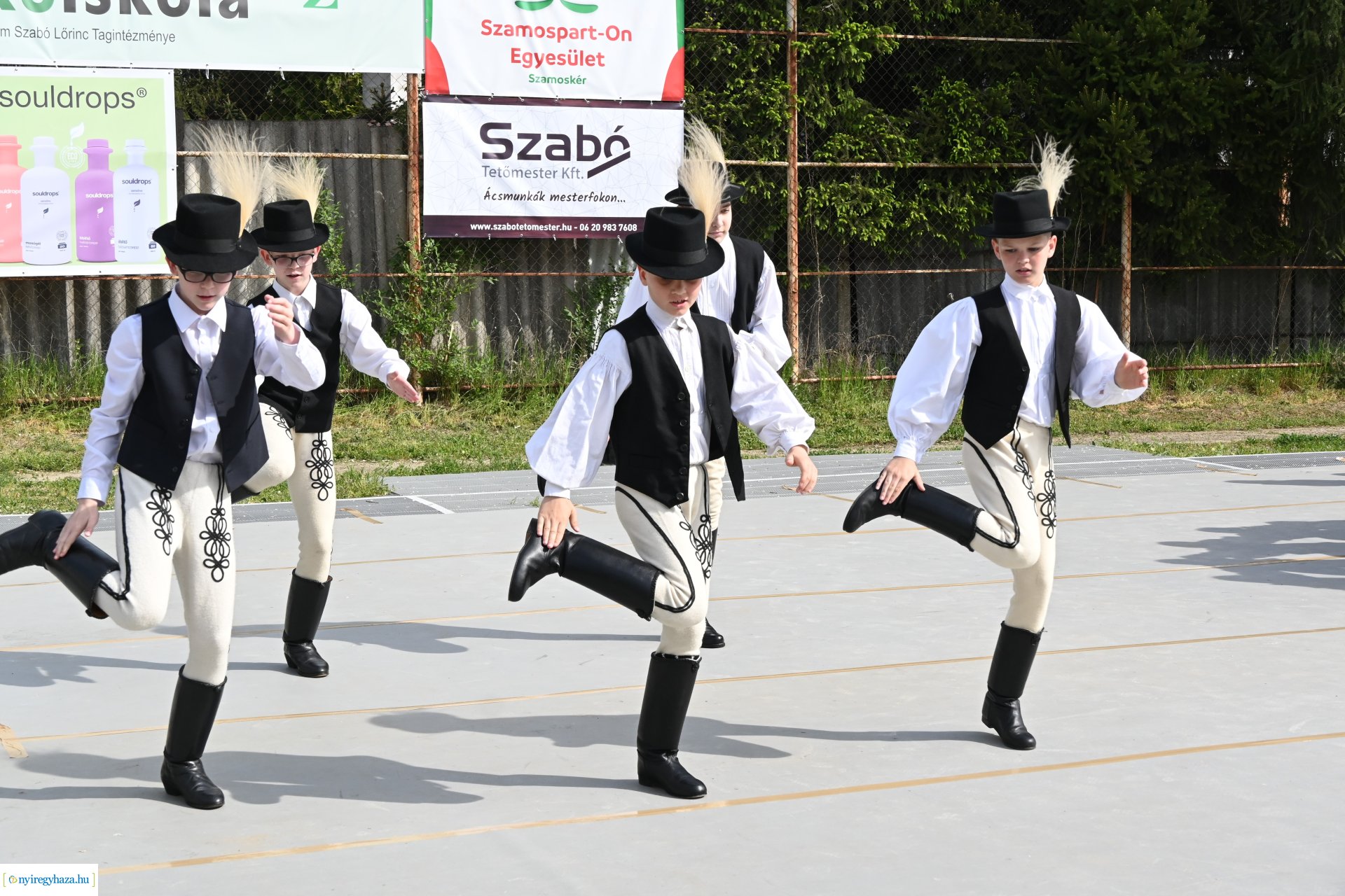 Tavaszi zsibongó és Népzenei Fesztivál Sóstóhegyen 