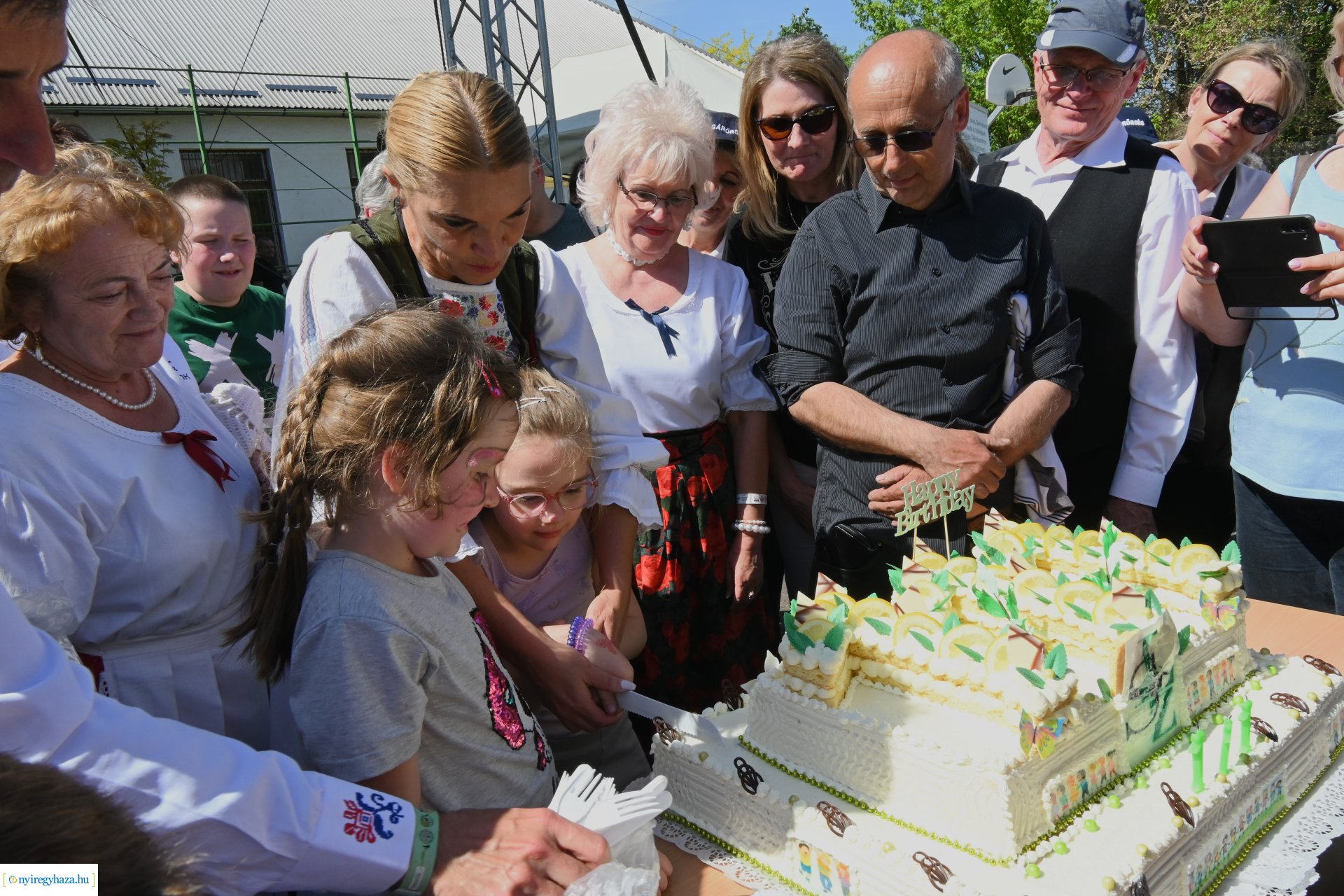 Tavaszi zsibongó és Népzenei Fesztivál Sóstóhegyen 