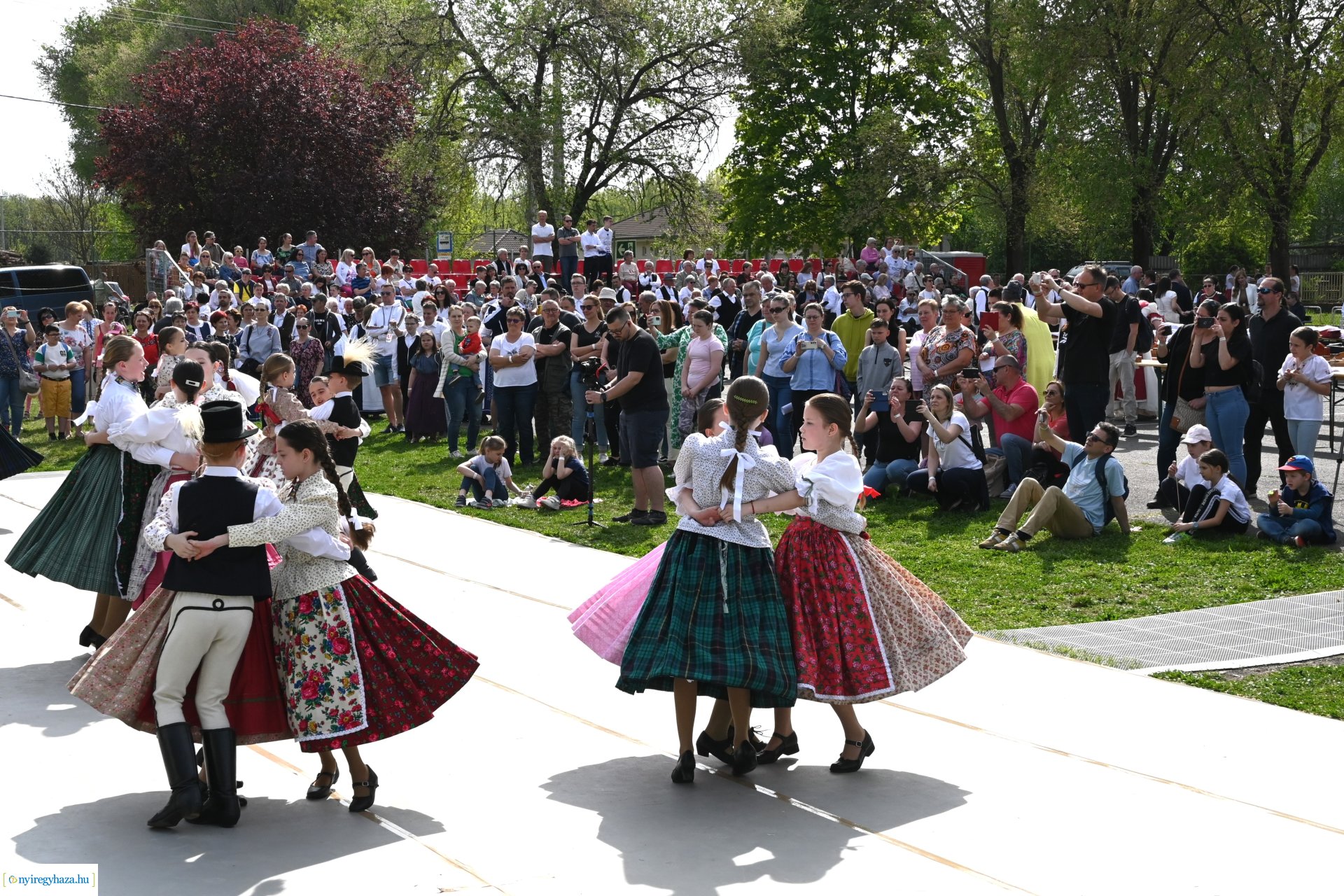 Tavaszi zsibongó és Népzenei Fesztivál Sóstóhegyen 