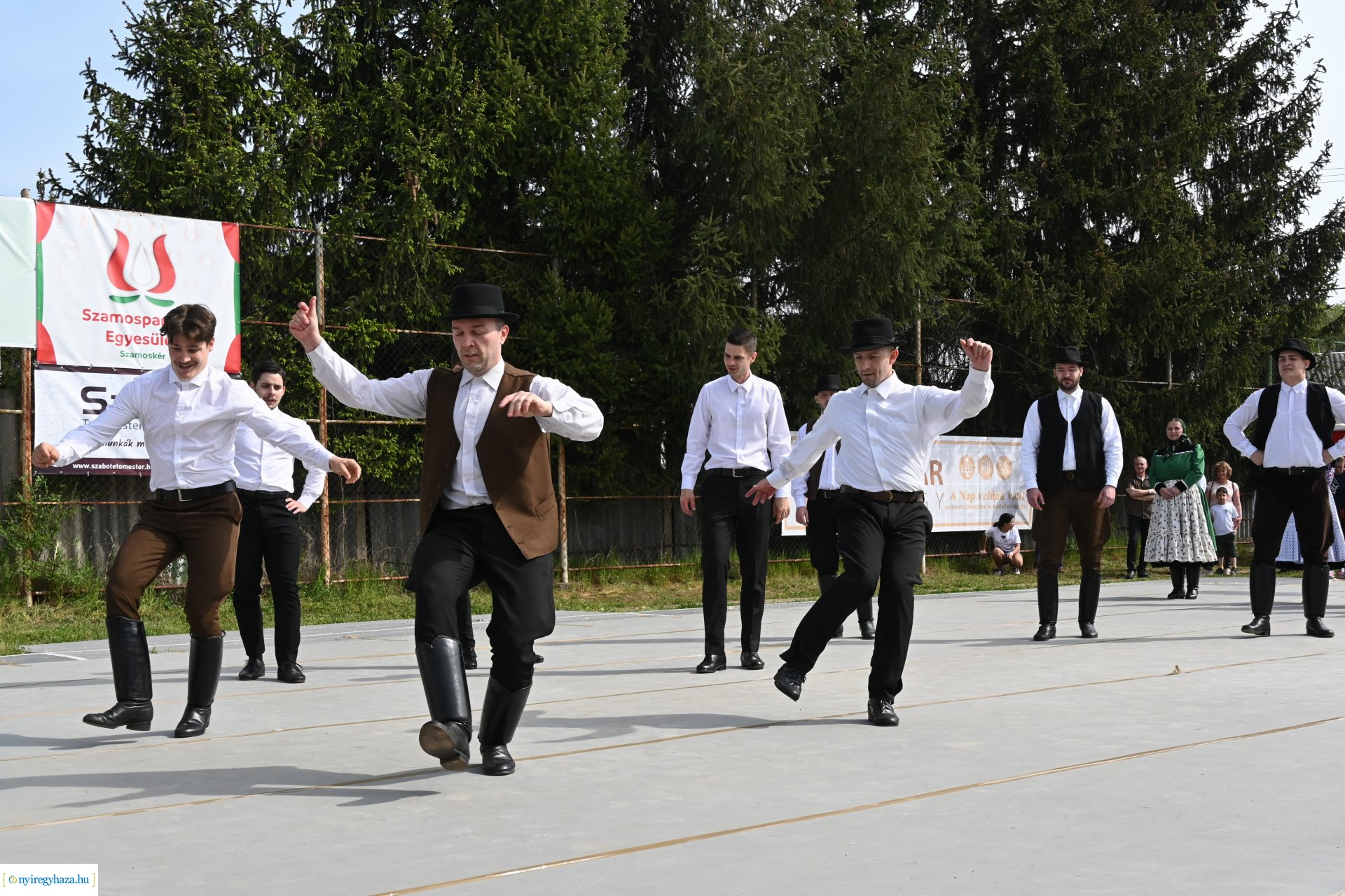 Tavaszi zsibongó és Népzenei Fesztivál Sóstóhegyen 