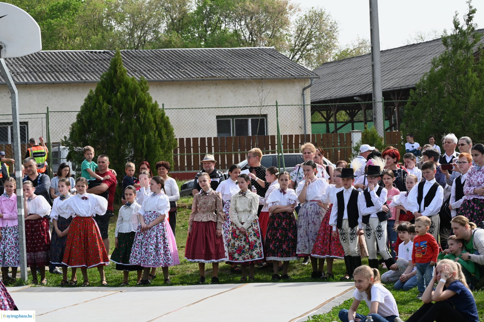 Tavaszi zsibongó és Népzenei Fesztivál Sóstóhegyen 