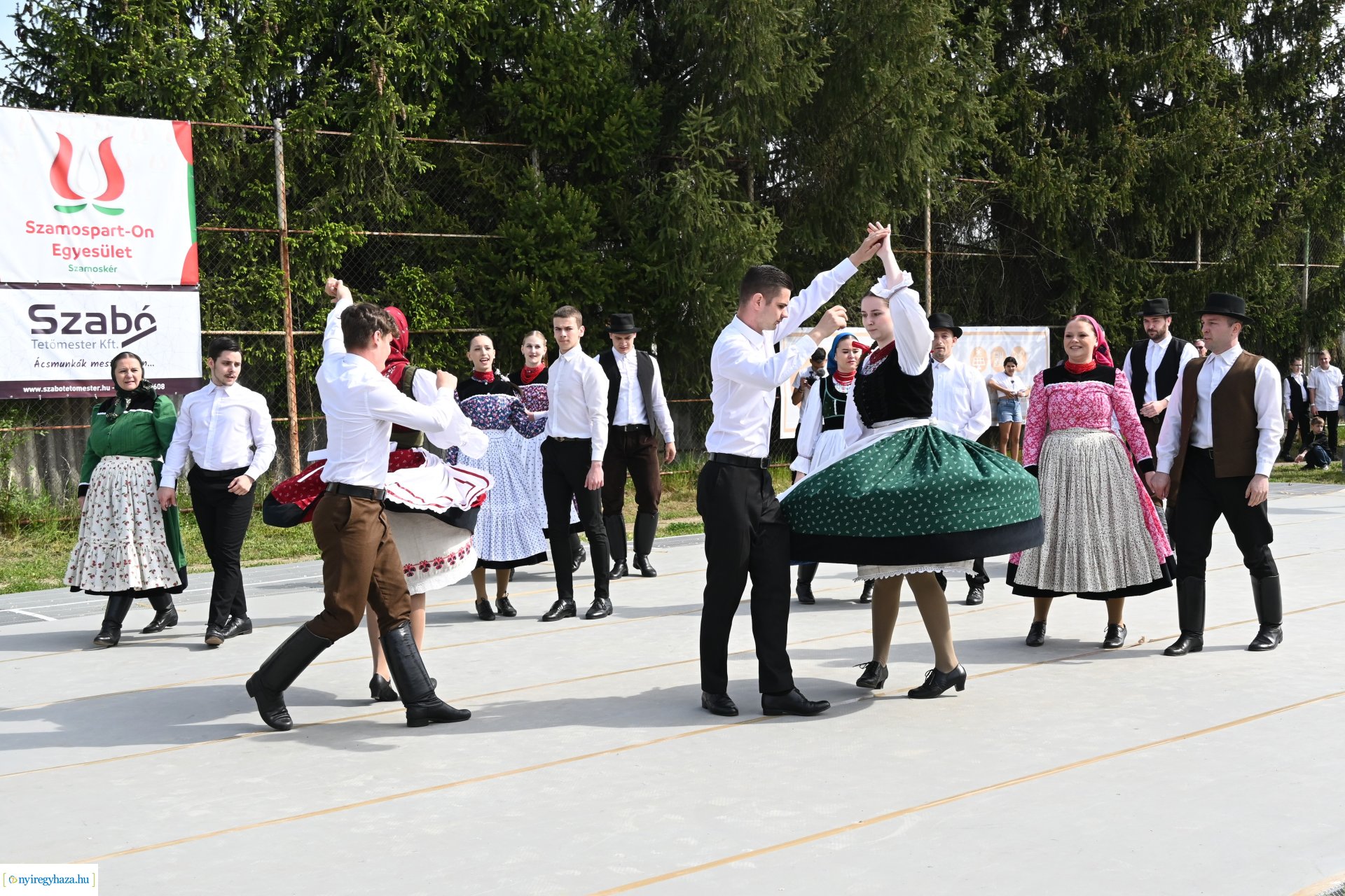Tavaszi zsibongó és Népzenei Fesztivál Sóstóhegyen 